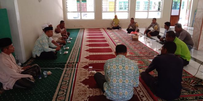 Bhabinkamtibmas Desa Ndorurea dan Bhabinkamtibmas Desa Tanazozo Hadiri Rakor Pembentukan Kegiatan Halal bihalal Tingkat kecamatan