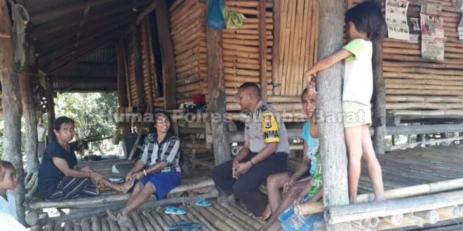 Dekatkan Diri Dengan Masyarakat Brigpol Siprianus Sambang Warga Desa