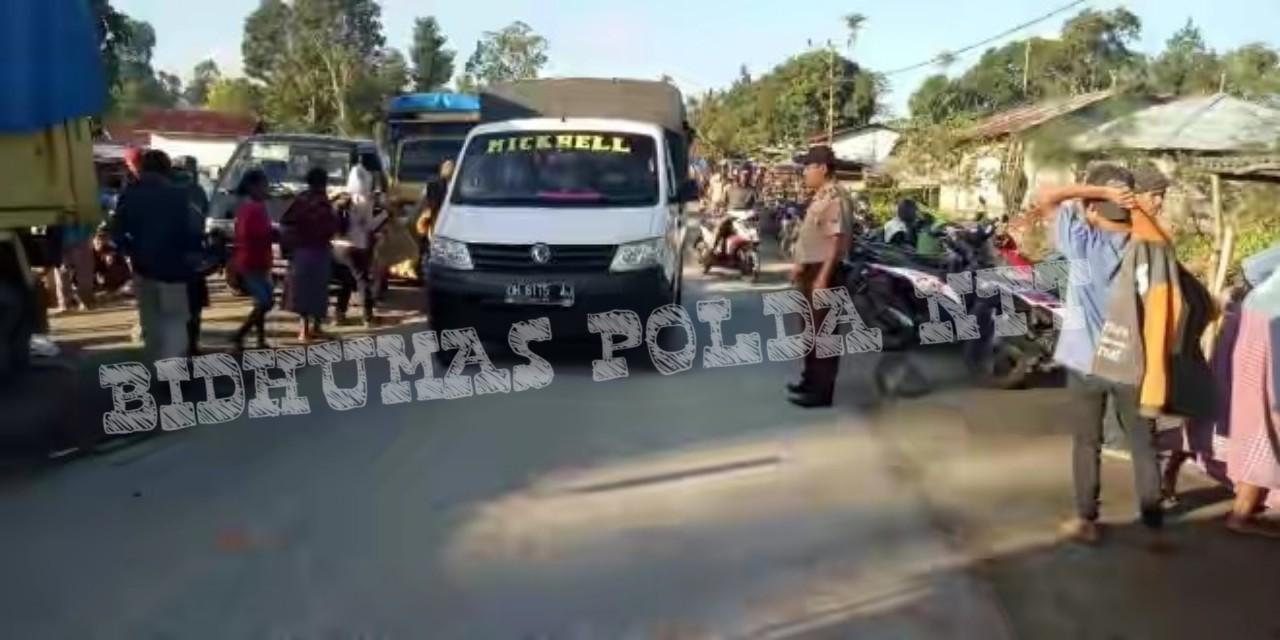 Cegah Kemacetan, Personel Polsek Mimomaffo Barat Lakukan Gatur Lalin di Pasar Tradisional Kaesana