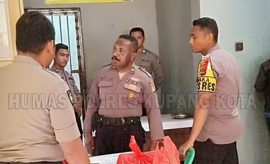 Wakapolres Cek Tahanan Di Rutan Polres Kupang Kota