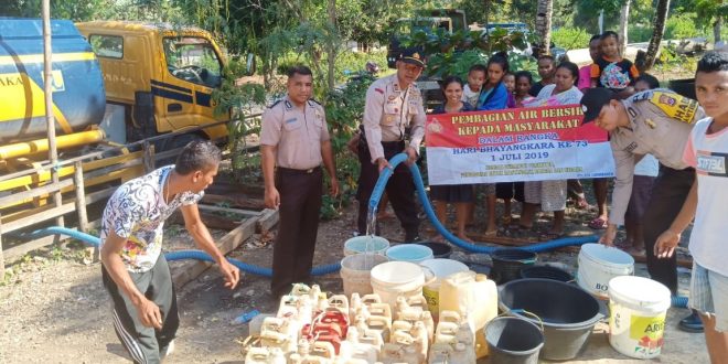 HUT Bhayangkara ke 73, Polsek Laenmanen Salurkan Air Bersih untuk Masyarakat