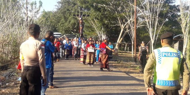 Polsek Insana Laksanakan Pengamanan Penerimaan Salib OMK Keuskupan Atambua