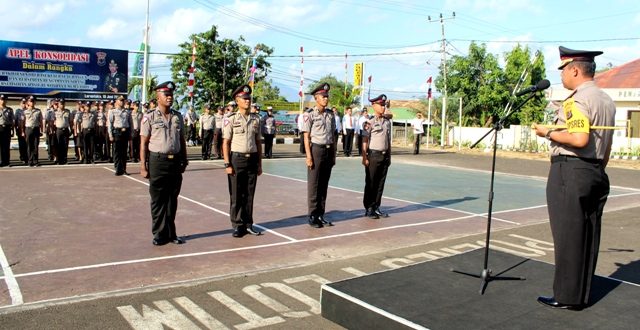 Sebanyak 30 Personel Polres Flotim Diberikan Kenaikan Pangkat