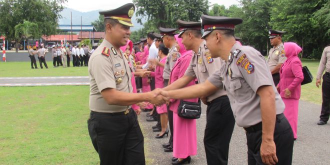 Tepat HUT Polri ke-73, Polres Ende Gelar Upacara Kenaikan Pangkat