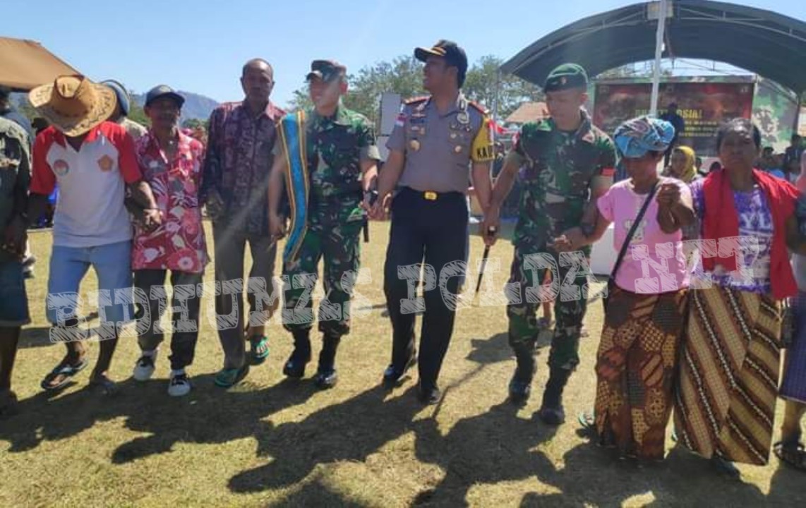 Hari Bhayangkara ke 73, Polres Belu dan Satgas Pamtas Yon Raider 408/SBH Gelar Baksos di Tapal Batas