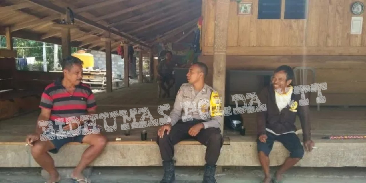 Dekatkan Diri Dengan Warga Binaannya, Personel Bhabinkamtibmas Polsek Loli Rutin Lakukan Patroli Sambang