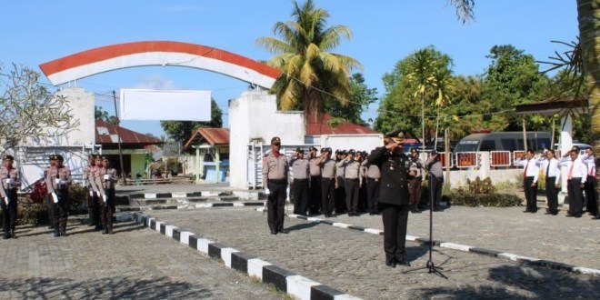 Peringati Hari Bhayangkara ke 73, Polres Sumba Barat Ziarah ke Makam Pahlawan