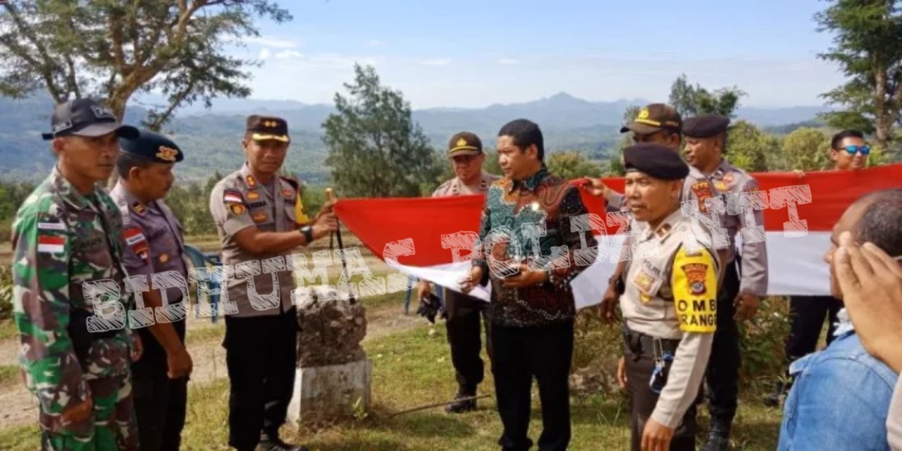 Hari Bhayangkara Ke-73, Polres TTU Bentang Bendera Merah Putih Raksasa di Daerah Perbatasan RI-RDTL