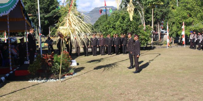 Kapolres Ende Pimpin Upacara HUT Bhayangkara Ke – 73 di Mapolsek Ende