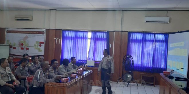 Subbag Hukum Polres Kupang Kota Berikan Sosialisasi dan Penyuluhan Hukum kepada Anggota