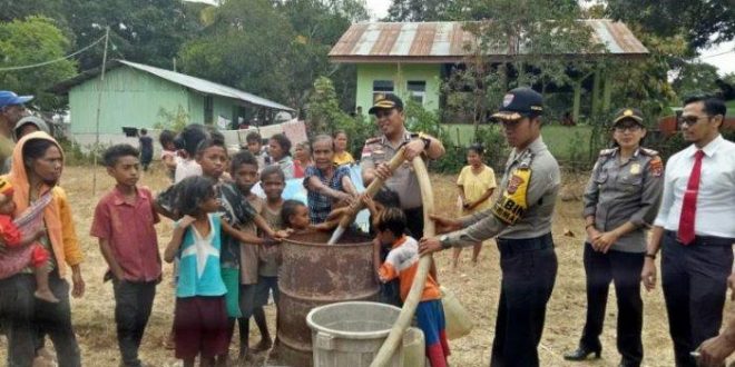 Kapolres Belu Turun Tangan Bagi Air Bersih di Daerah Terdampak Kekeringan