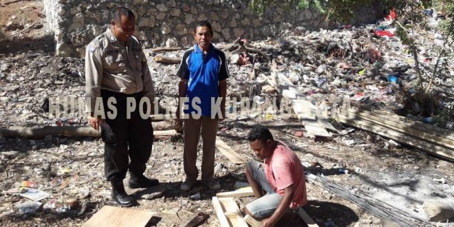 Sambangi Warga Pekerja Bangunan, Bripka Ketut Himbau Agar Jaga Keselamatan