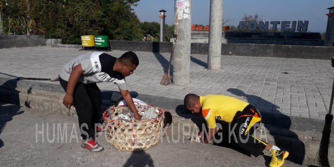 Bersih Lingkungan, Bhabinkamtibmas Fontein Bersinergi dengan Warga