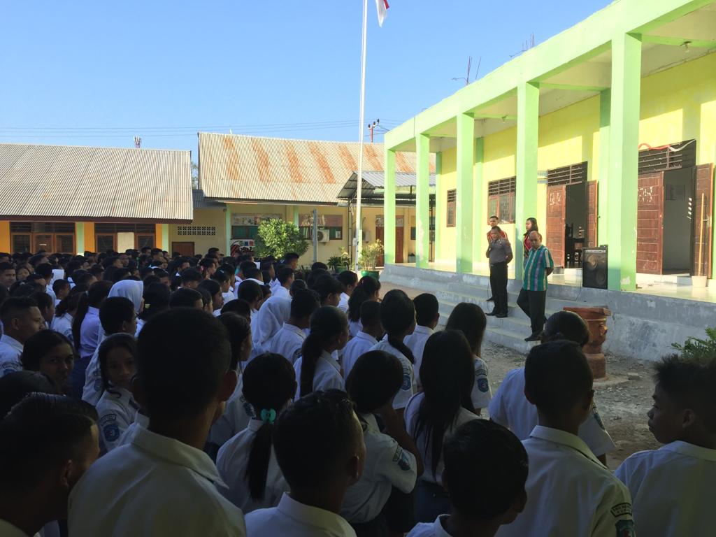 Sosialisasi di SMKN 6 Kupang, Duta Humas Polda NTT Ajak Siswa Bijak Bermedsos