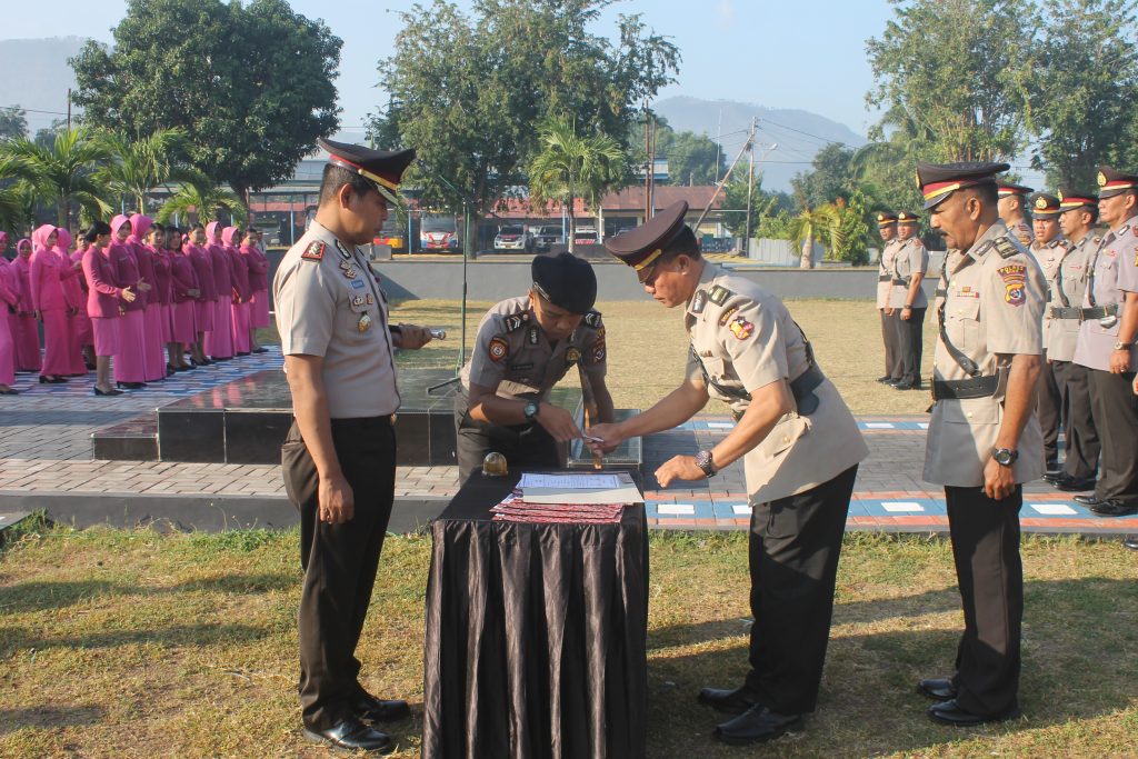 Sejumlah Perwira Polres Ende Bergeser Jabatan, Kapolres Ende Pimpin Sertijab