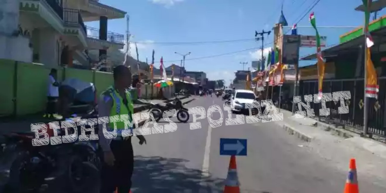 Beri Rasa Aman Jalannya Sholat Jumat, Personel Polres Ngada Lakukan Pengamanan