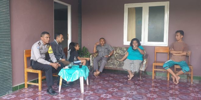 Bhabinkamtibmas Kelurahan Bakunase II Sambangi warga Desa Binaan Sampaikan Himbauan Kamtibmas