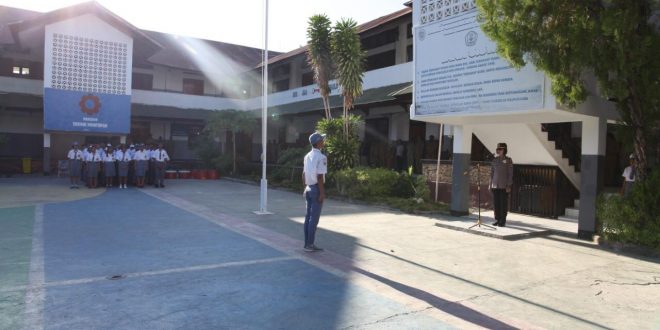 Goes To School, Polwan Polres Kupang Kota gelar upacara bendera di SMK Negeri 2 Kota Kupang