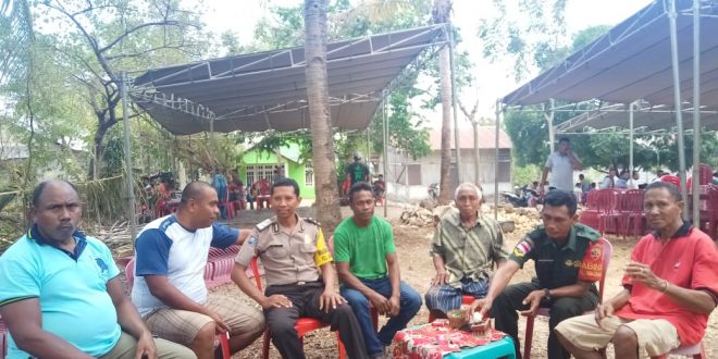 Bhabinkamtibmas Manulai II Sambangi Pesta Pernikahan Warganya