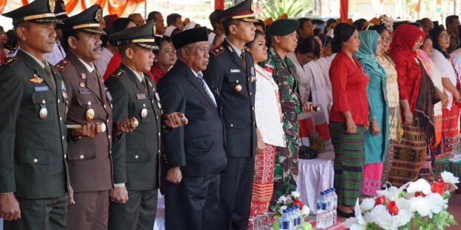 Di Lapangan Simpang Lima, Wakapolres Belu Bersama Sejumlah Pejabat Utama Hadiri Upacara Peringatan HUT ke 74 RI