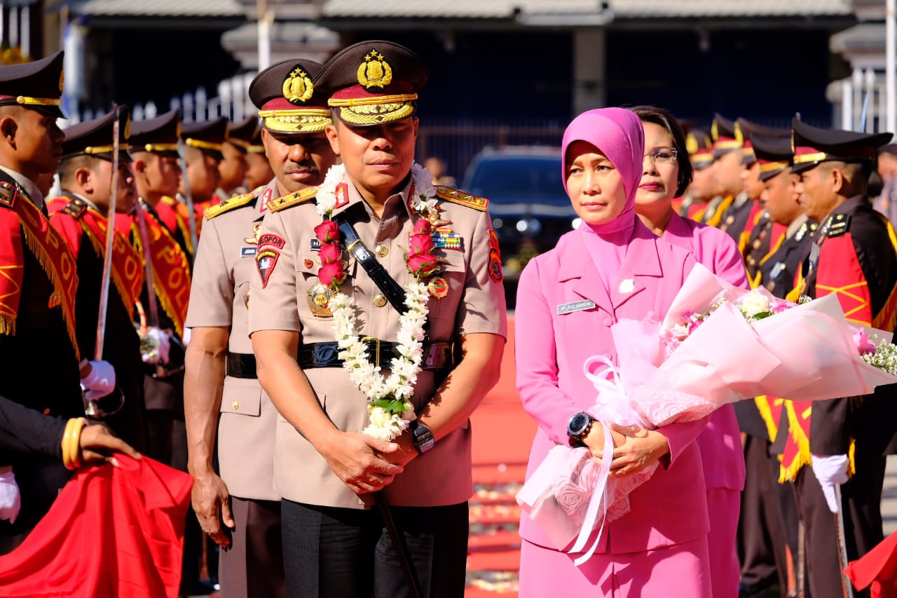 Tiba di Mapolda NTT, Kapolda NTT Disambut secara Adat Natoni