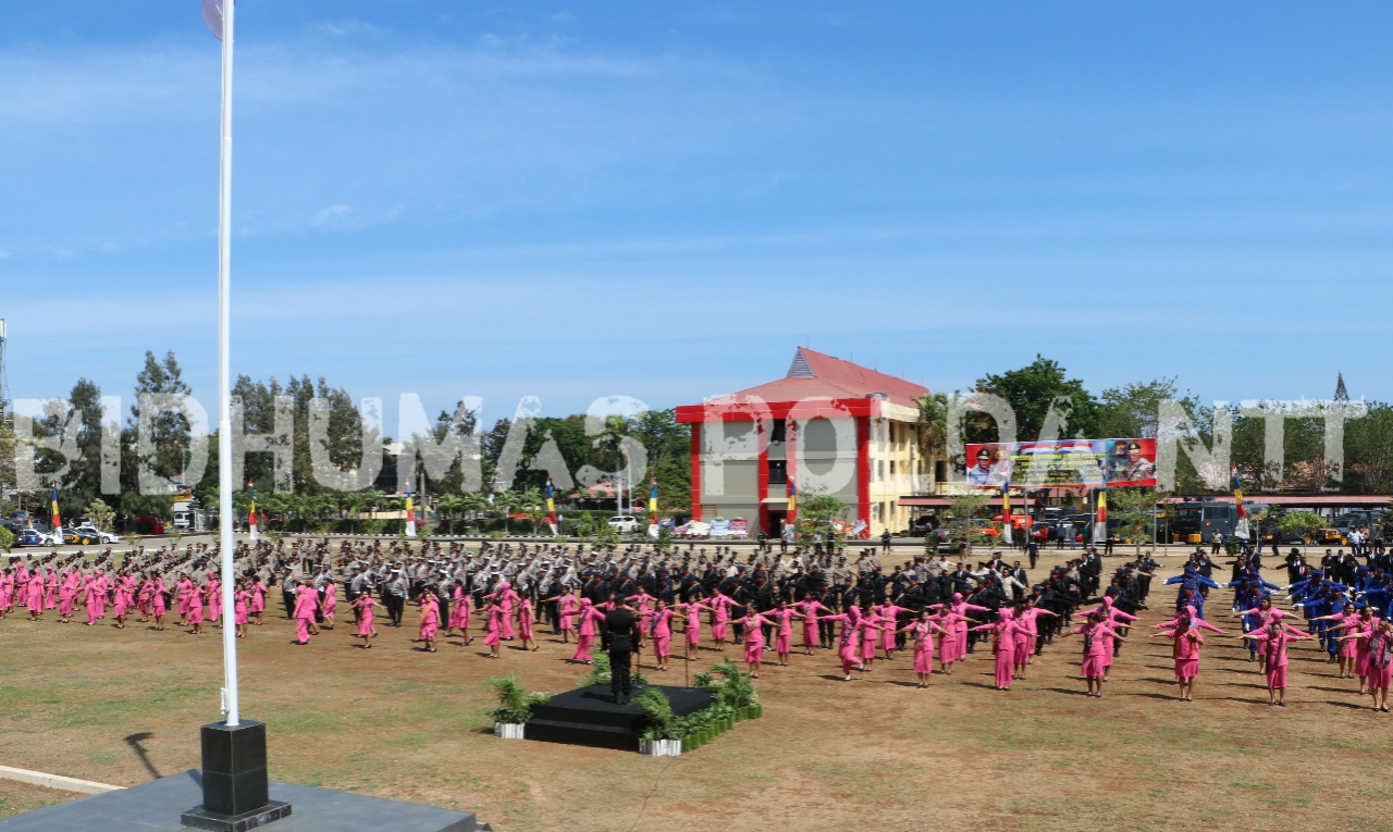 Tarian Flobamora Semarakan Acara Pisah Sambut Kapolda NTT