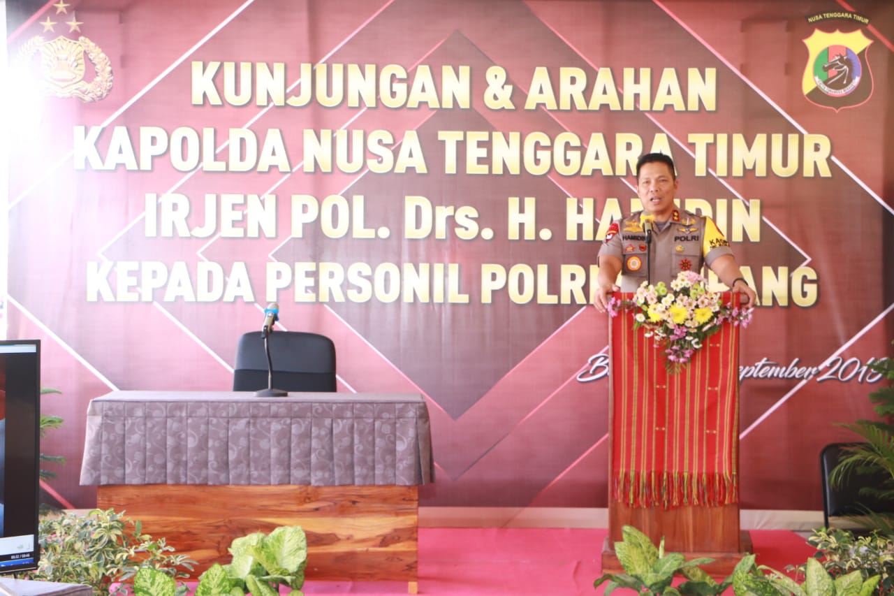 Kunjungan Kerja di Polres Kupang, Kapolda NTT Sempatkan Diri Sapa Anggota