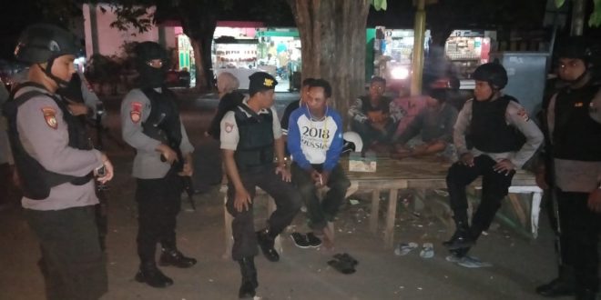 Antisipasi Kejahatan Di Malam Hari, Dalmas Polres Ende Gelar Patroli