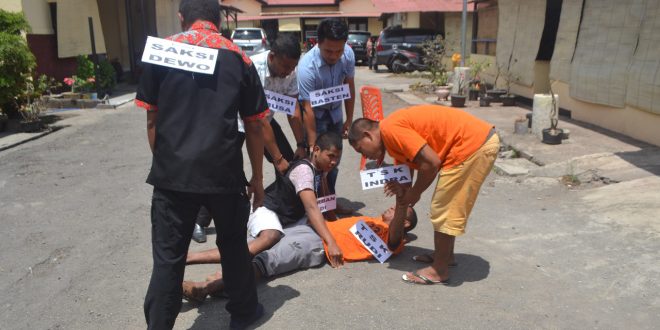 Satreskrim Polres Ende Gelar Rekontruksi Kasus Pengeroyokan Dan Pembunuhan