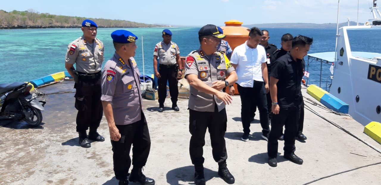 Kapolda NTT Mengecek Kesiapsiagaan Kapal Ditpolair Polda NTT