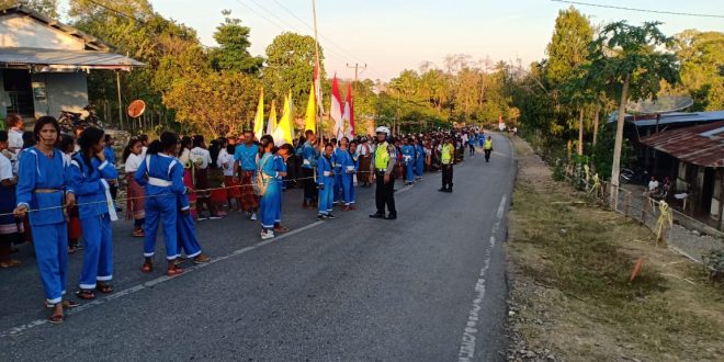 Polsek Malaka Tengah Kawal Perarakan Salib Suci