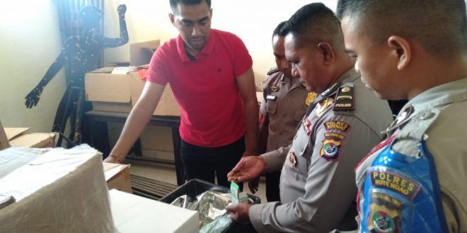 Provos Polres Rote Ndao Periksa Senpi Dan Amunisi Di Gudang Logistik