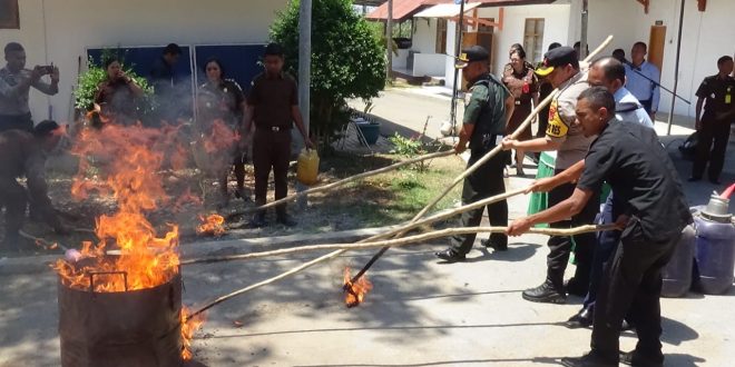 Kapolres TTS Hadiri Kegiatan Pemusnahan BB Narkotika dan TIndak Pidana Umum di Kejari Soe