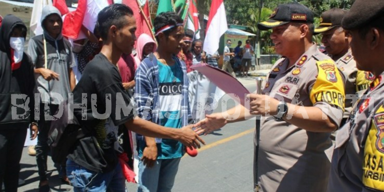 Kapolres Pimpin Langsung Pengamanan Unras Damai di Waingapu