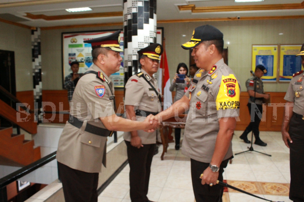 Kapolda NTT Pimpim Upacara Sertijab Dirbinmas Polda NTT