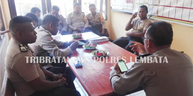 Kapolsek Omesuri Lakukan Evaluasi Rutin Kepada Anggota Polsek Omesuri