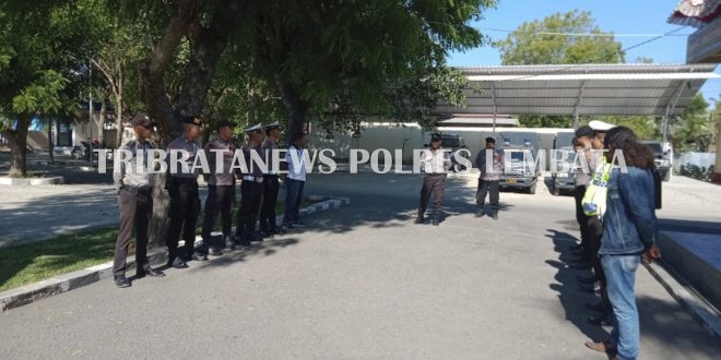 Piket Jaga Polres Lembata Lakukan Hal Ini Sebelum Dan Sesudah Melaksanakan Tugas Jaga