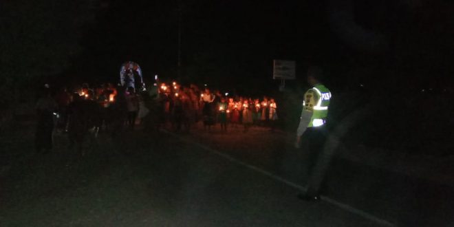 Polsek Biboki Anleu Turunkan Personil Dalam Pengawalan Perarakan Patung Bunda Maria