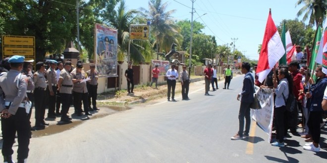 Jawab Kapolres Sumba Timur Kepada Mahasiswa : Tahun 2019 Polres Tangani 31 Kasus Kekerasan Terhadap Perempuan dan Anak