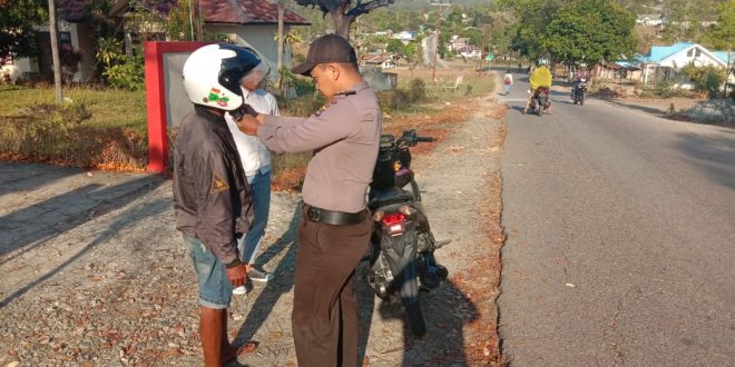 Polsek Miomaffo Barat Beri Imbauan Pada Masyarakat Tentang Tata Tertib Berlalulintas