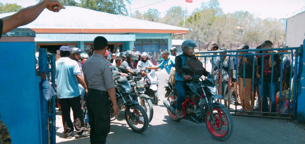 Personel Polsek Pantai Baru Lakukan pengamanan di Pelabuhan Saat Bongkar Muat