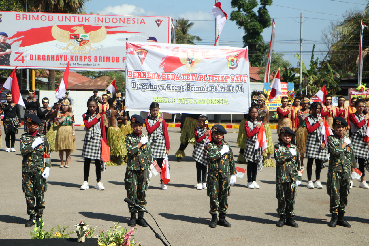 Tarian Kebangsaan Meriahkan HUT Korps Brimob Polri di NTT