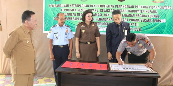 Wakapolres Kupang tanda tangani MOU penanganan perkara pidana secara online