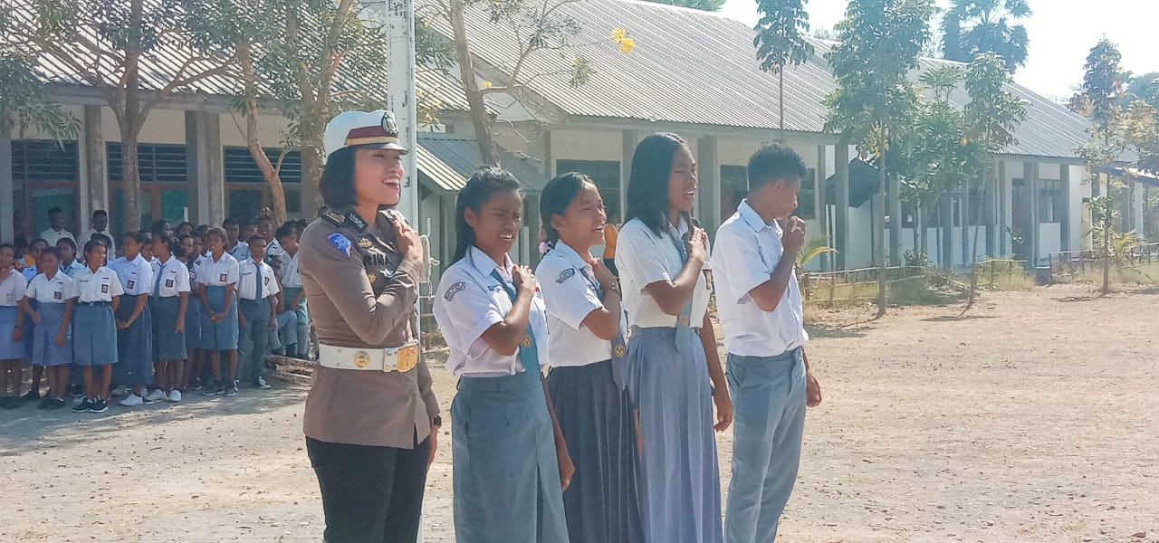 Ditlantas Polda NTT Beri Sosialisasi kepada Siswa SMA tentang Tertib Berlalu Lintas