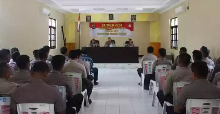 Supervisi ke Polres Sumba Barat, Dirsamapta Polda NTT : Anggota Dalam Melaksanakan Tugas Harus Sesuai pada Aturan