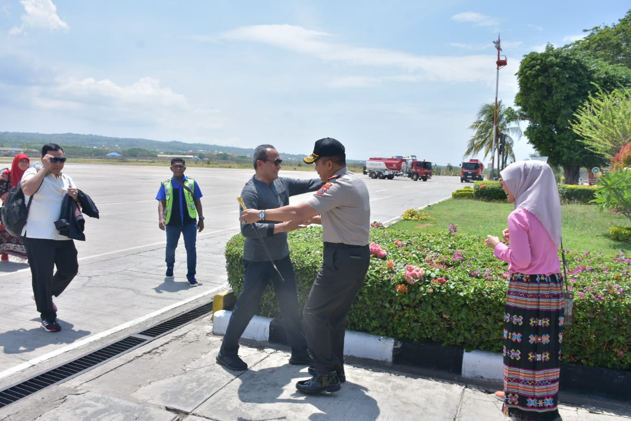 Tiba di Kupang, Kalemdiklat Polri disambut Kapolda NTT