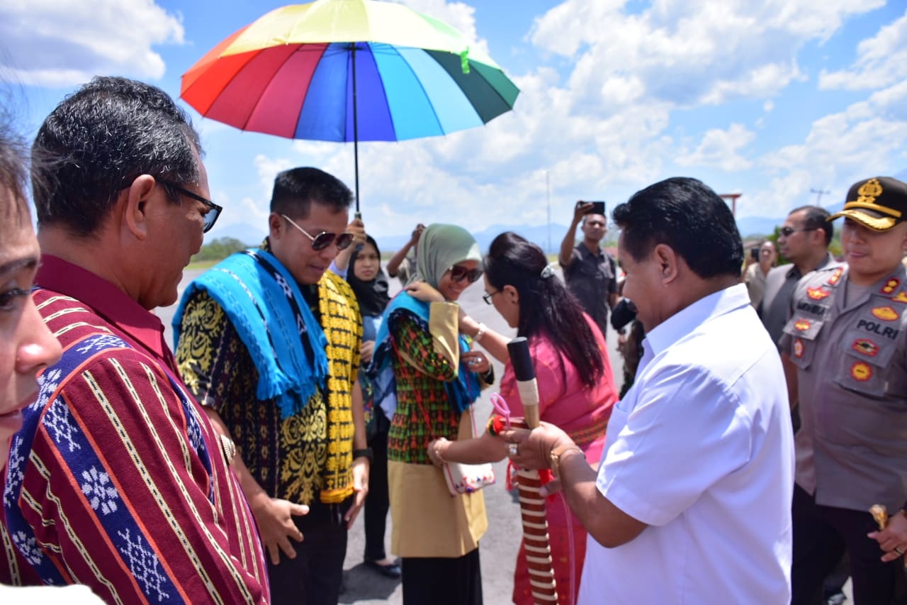 Tiba di Bandara Turelelo Soa, Kapolda NTT Disambut Bupati Ngada dan Bupati Nagakeo