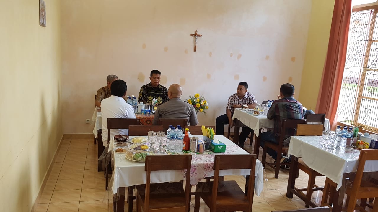 Kapolda NTT Silaturahmi dengan Prefek Seminari St. Yohanes Berkhmans Todabelu Mataloko