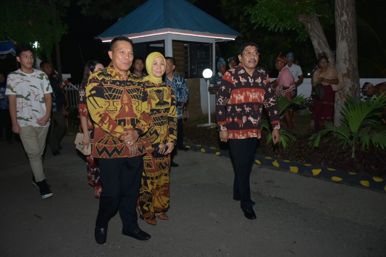 Kapolda NTT dan Ketua Bhayangkari Daerah NTT Hadiri Gala Diner HUT NTT ke-61