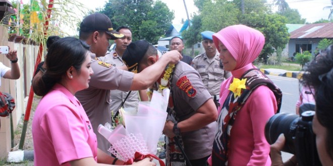 Kunker di Polres Sumba Timur, Kapolda NTT Disambut Dengan Sapaan Adat dan Tarian Manunggal Polwan